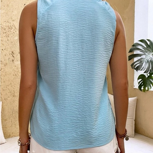 Knotted Detail Textured Blouse - Picture 3 of 3